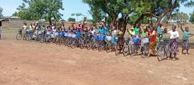 Tapoa, 26 juin 2025 : 50 filles reçoivent des vélos et des vivres pour poursuivre leur scolarité